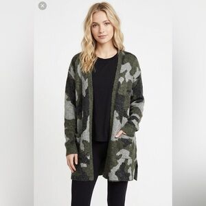 Modern Canvas sweater knit cardigan camouflage size large